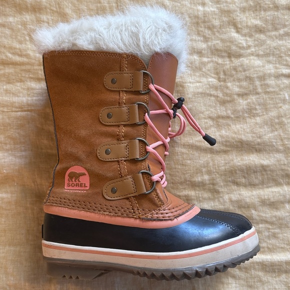Sorel kids Joan of Arctic Boots - Picture 3 of 17